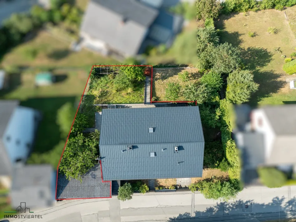 Eigene Hausetage mit Garten großen Lagerraum und Carport! - Titelbild