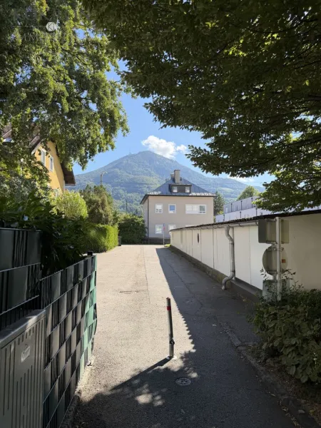 Zugang mit Blick auf Gaisberg