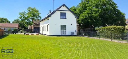 Energieeffizientes Einfamilienhaus mit großem Garten