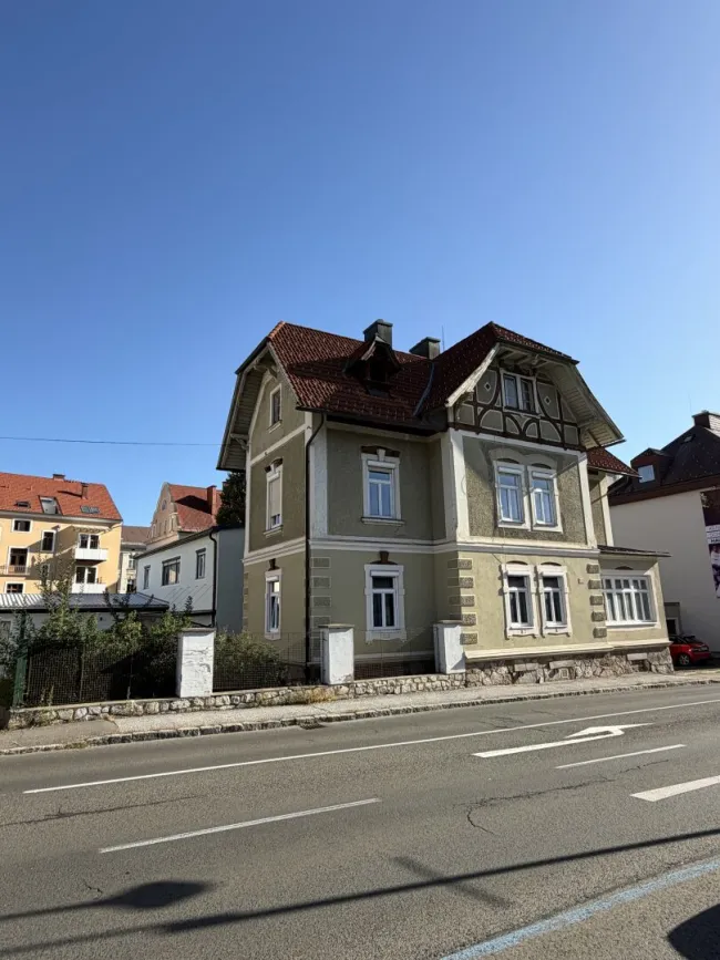 Stadthaus mit Garten u. Doppelgarage