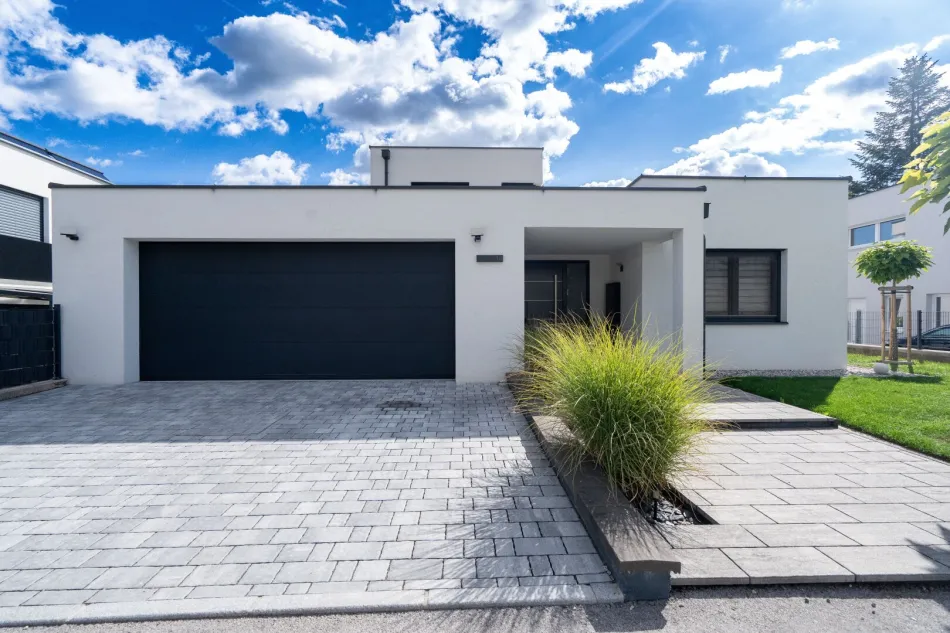 Modernes Einfamilienhaus in Bad Hall – großer Garten & zwei Terrassen - Bild