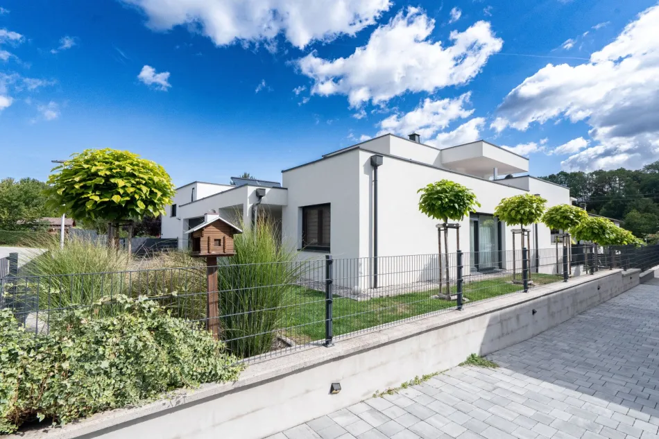 Modernes Einfamilienhaus in Bad Hall – großer Garten & zwei Terrassen - Bild