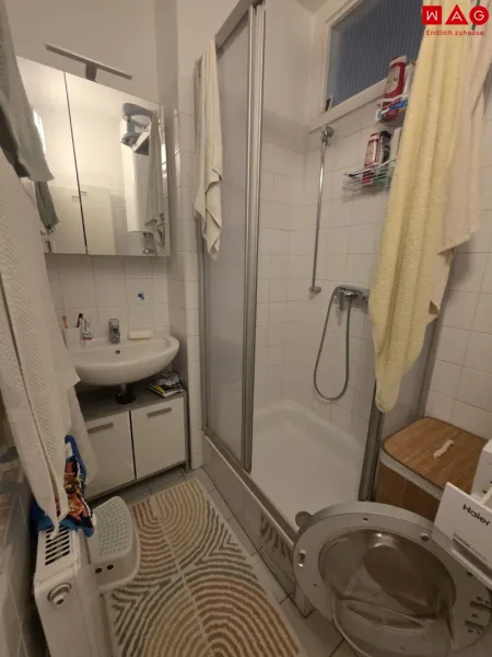 Badezimmer mit Dusche