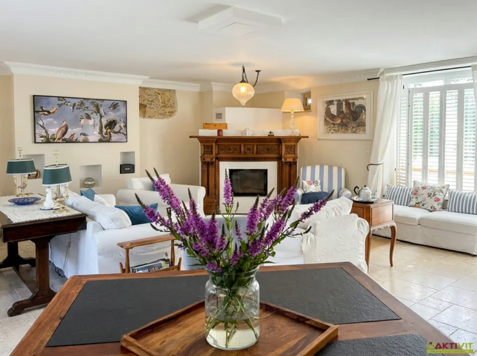 Landhaus-Ensemble in absoluter Ruhelage - historischer Charme und moderner Wohnkomfort - Bild