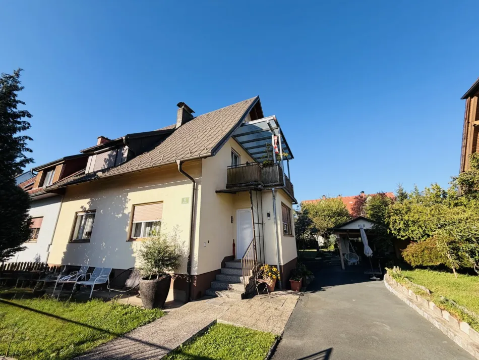 Gepflegte Doppelhaushälfte in Graz – ruhige Lage, Garten & 2 Garagen - Titelbild
