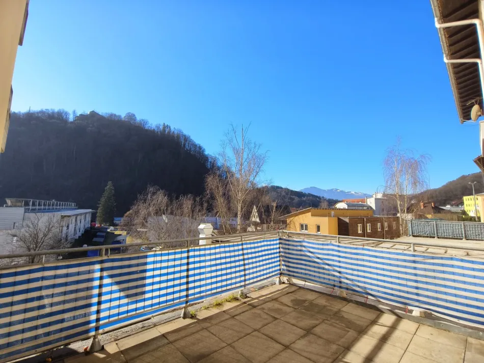 Wohnung direkt am Europaplatz mit Einbauküche und Terrasse! - Titelbild