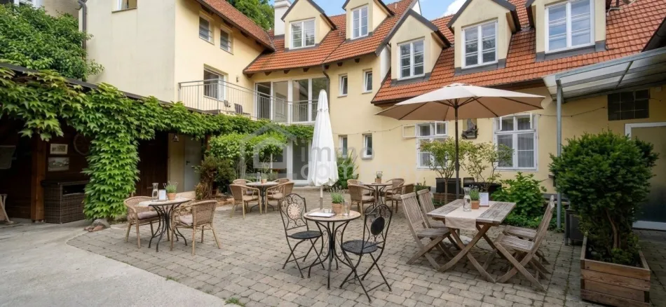Gastronomie-Highlight mit Pension (12 Zimmern) im Wienerwald in 1230 Wien – 600m²! - Titelbild