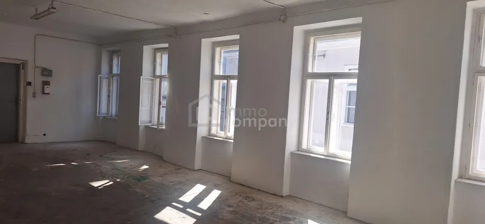 Gepflegtes Lager 116m² mit Raumhöhe von 4 Meter in zentraler Lage 1150 Wien - Bild