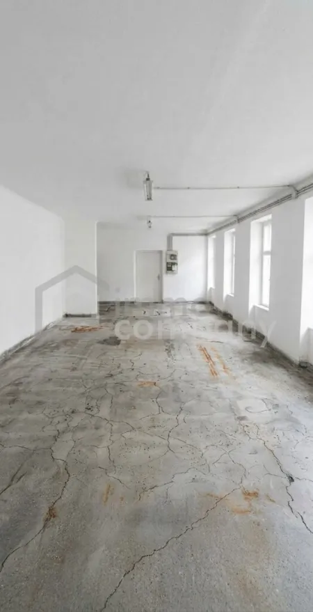 Gepflegtes Lager 116m² mit Raumhöhe von 4 Meter in zentraler Lage 1150 Wien - Bild
