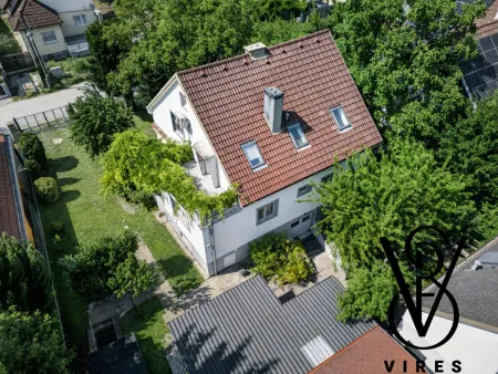 Luftbild: Gartenseite mit Dachterrasse