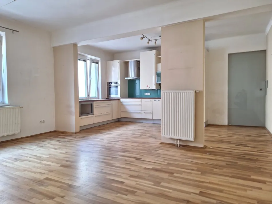 Helle 2-Zimmer Wohnung, Gebäude komplett saniert, ruhige Lage - Bild