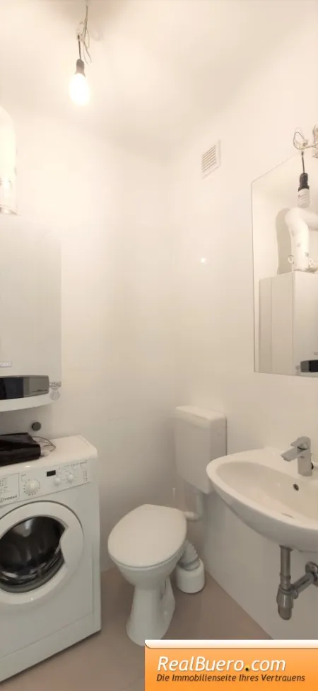 Badezimmer mit Dusche & Wc, Handwaschbecken,Waschmachine