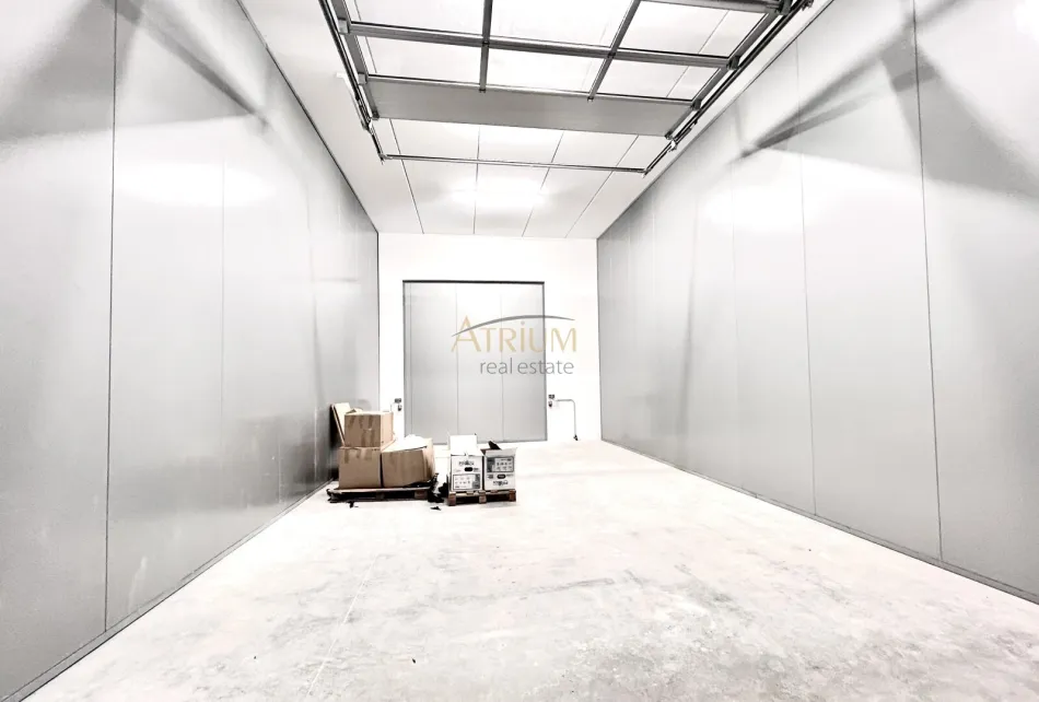 Hochwertige Ziegelmassivhalle inkl. laufender Mieteinnahmen direkt an der B17. - Titelbild