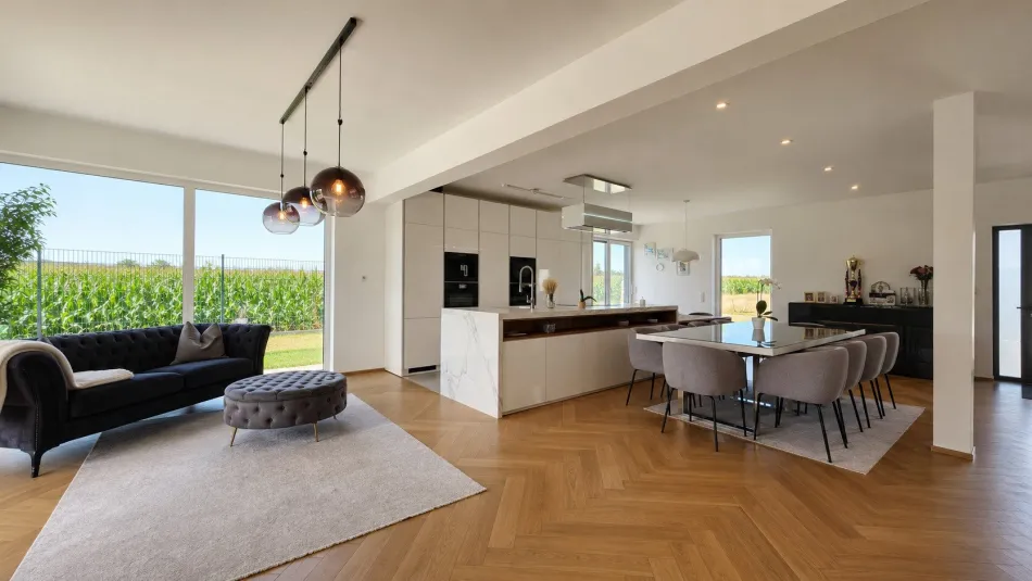 Pool Ansicht Südost - Kompagnon Immobilien