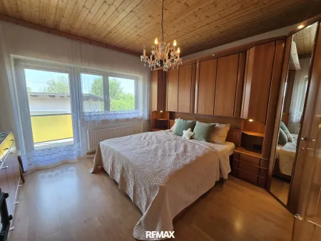 Schlafzimmer mit Balkon