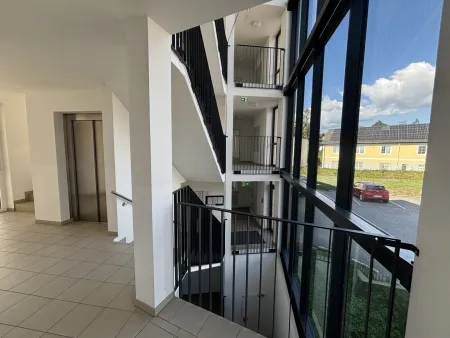 Neuwertiges Wohnen mit Penthouse-Charakter XXL-Traumterrasse & verglasten Sommergarten in einer modernen Wohnanlage Schwanenstadt