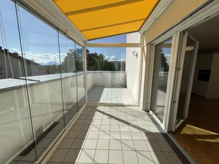 COMING SOON! Neuwertiges Wohnen mit Penthouse-Charakter XXL-Traumterrasse & verglasten Sommergarten in einer modernen Wohnanlage Schwanenstadt