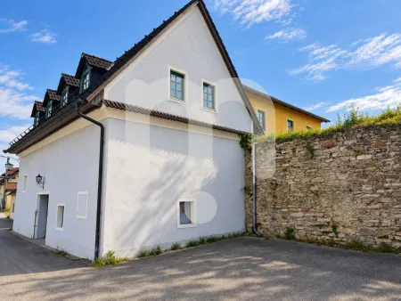 Historisches Weingut mit angrenzenden Weingärten in Furth bei Göttweig – seltene Gelegenheit zur Miete