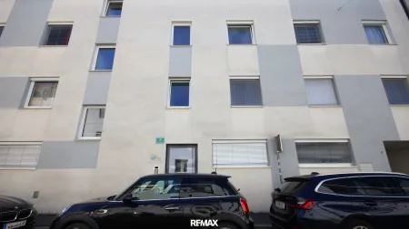 Wohnhaus straßenseitig
