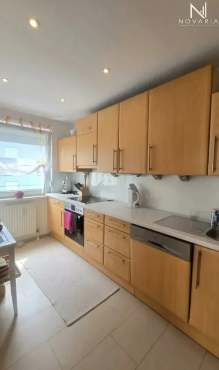 Einziehen & Wohlfühlen! Helle 3 Zimmer Wohnung mit ca. 70m2 Wohnfläche inkl. Garagenplatz, Einbauküche & Aufzug in 1220 Wien (Barrierefrei) - Bild