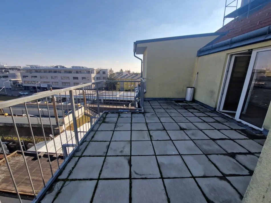 SONNIGE TERRASSEWOHNUNG - 3 ZIMMER GARTENMITBENÜTZUNG - U6 SIEBENHIRTEN - UNBEFRISTET - Bild