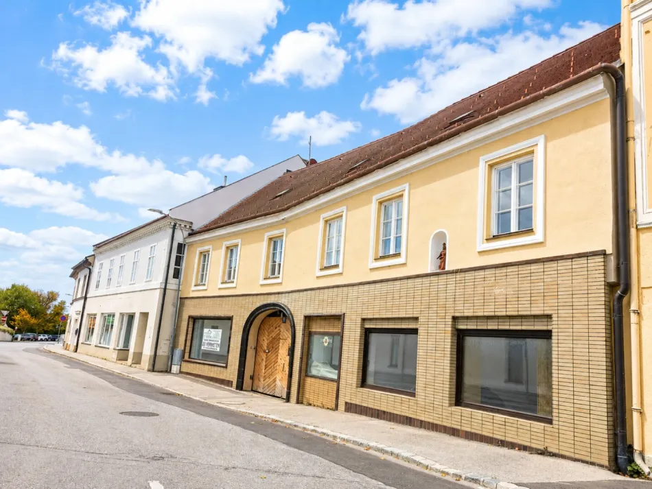 Anlegerhit: Wohn- und Geschäftshaus im Zentrum der Bezirkshauptstadt Neunkirchen zu verkaufen - Titelbild