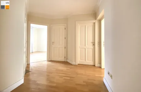 Vorzimmer mit optimaler Raumstruktur – Zimmer zentral begehbar