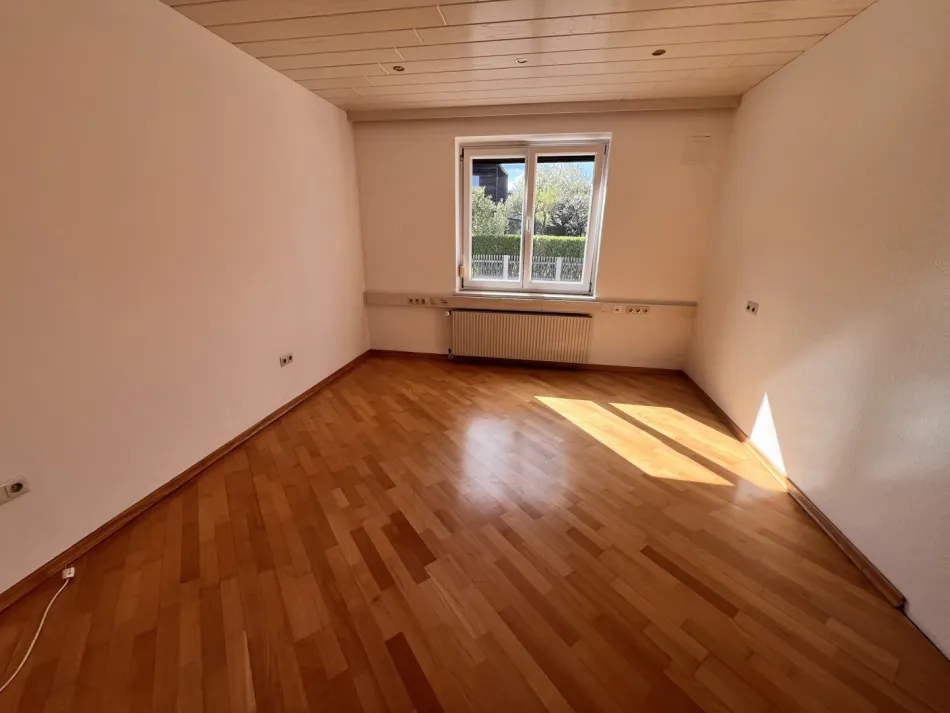 104 m² Büro/Praxis im EG - Bild