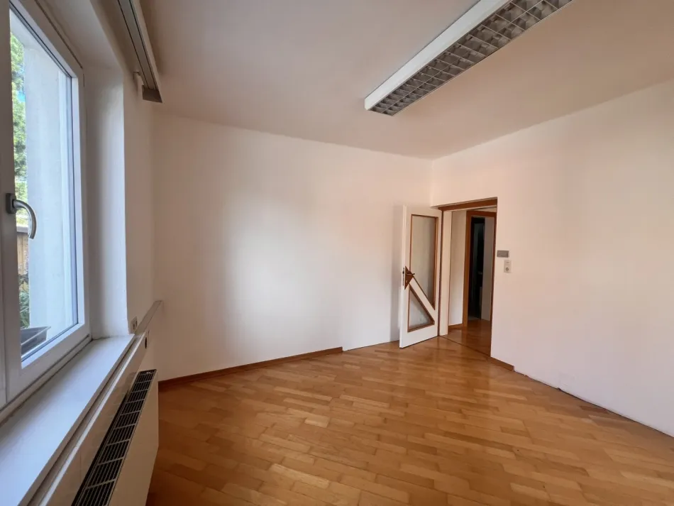 104 m² Büro/Praxis im EG - Bild