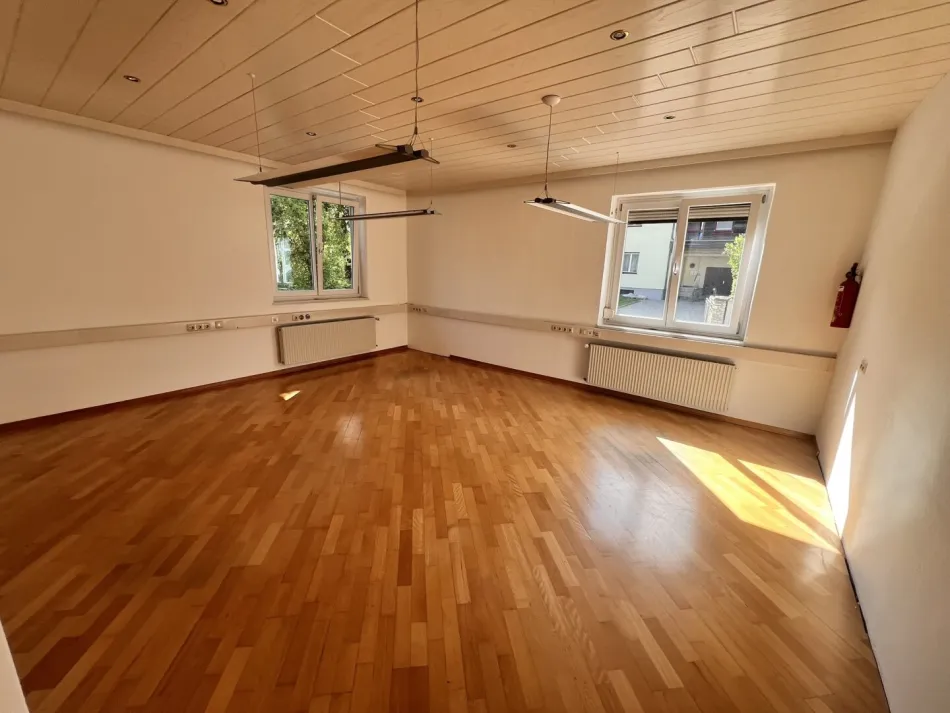 104 m² Büro/Praxis im EG - Titelbild