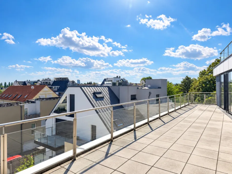 Exklusive 3-Zimmer-Dachgeschosswohnung mit großzügiger Terrasse & Weitblick - Bild