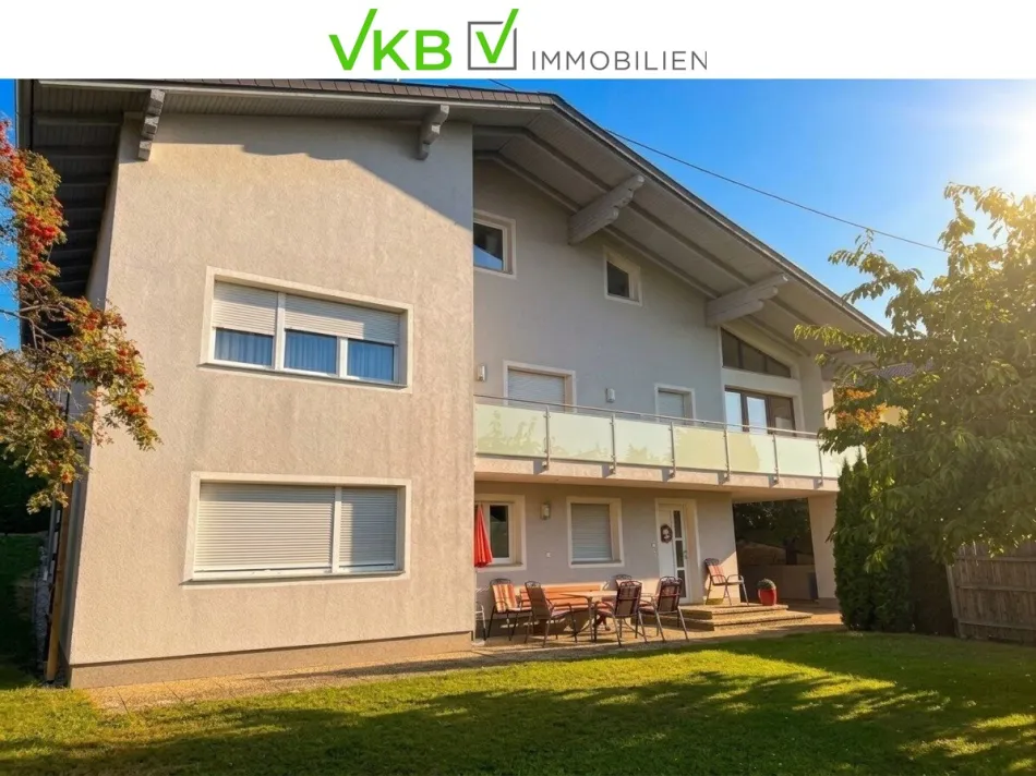 „Drei Wohnungen – ein Zuhause: Großzügiges Mehrfamilienhaus mit Pool, Sauna & Fernblick“ - Titelbild