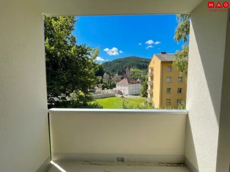 Loggia mit Aussicht auf Kirche