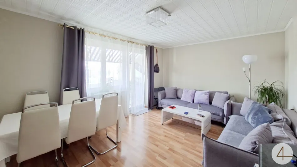 Top Lage mit Loggia - Bild