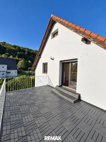Renoviertes Einfamilienhaus in Gloggnitz – Ihr neues Zuhause mit Garten und Garage!