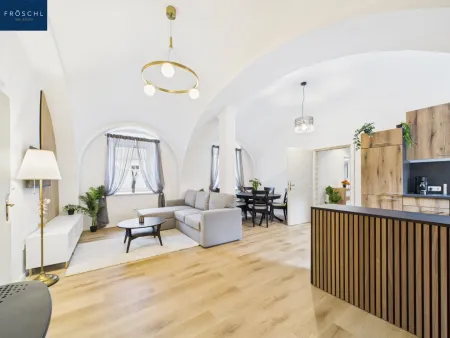 Top 4 - Blick in den Wohnzimmer- u. Essbereich