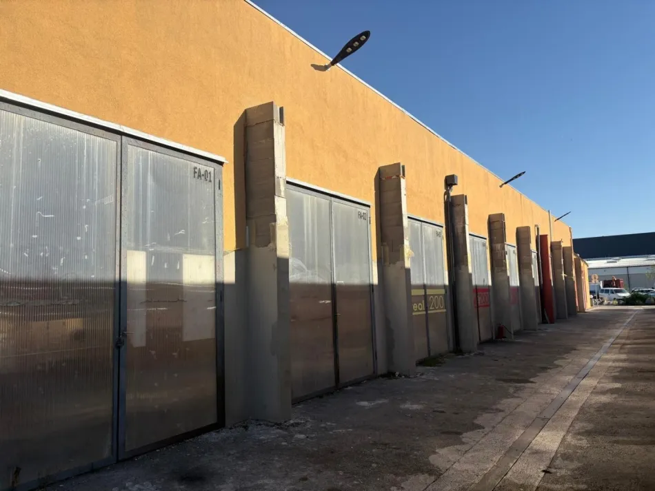 Provisionsfreie Halle OHNE HEBEBÜHNE ca. 36 m² sucht einen Nachmieter FA2 - Bild