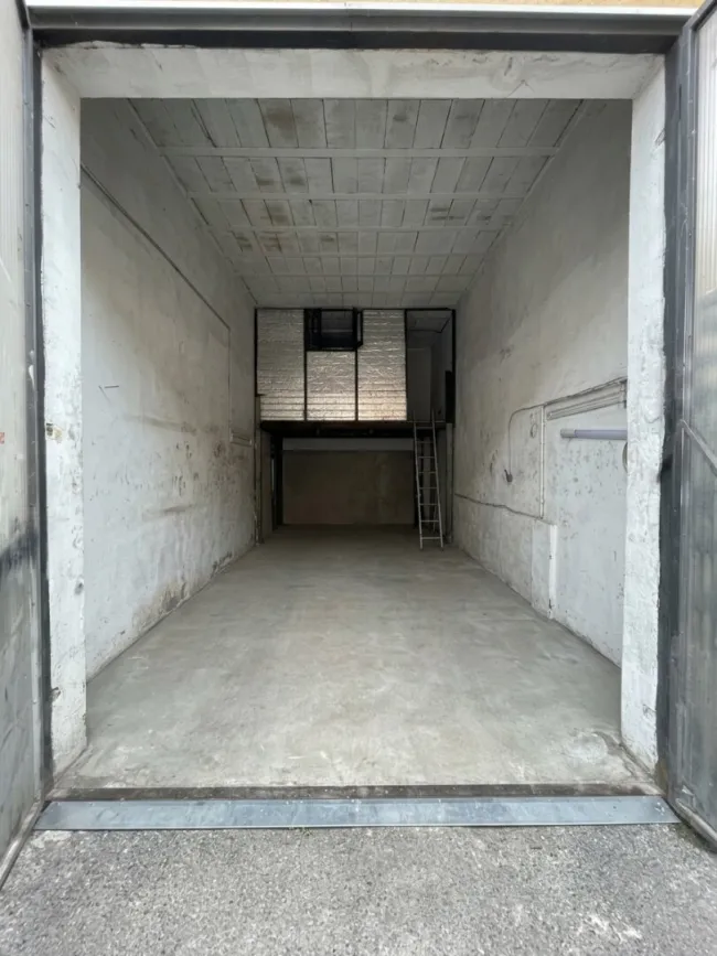 Provisionsfreie Halle OHNE HEBEBÜHNE ca. 36 m² sucht einen Nachmieter FA2 - Titelbild