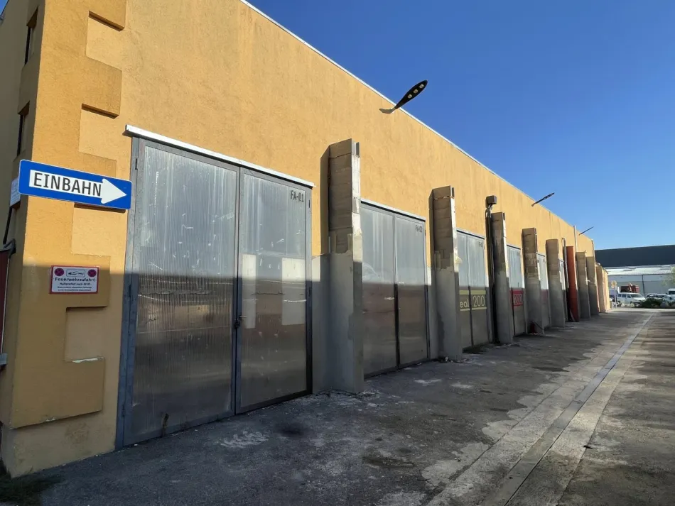 Provisionsfreie Halle OHNE HEBEBÜHNE ca. 36 m² sucht einen Nachmieter FA2 - Bild