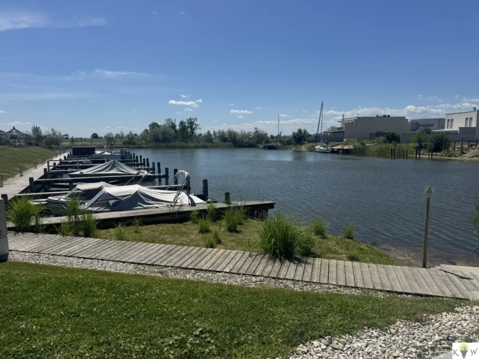 Wohnen, wo andere Urlaub machen – Exklusive Gartenwohnung direkt am Neusiedler See - Bild