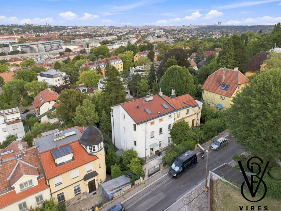 Villa mit vier Wohnungen am Hang von Ober St. Veit