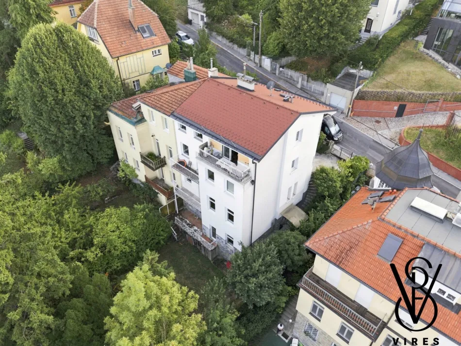 Villa mit vier Wohnungen am Hang von Ober St. Veit