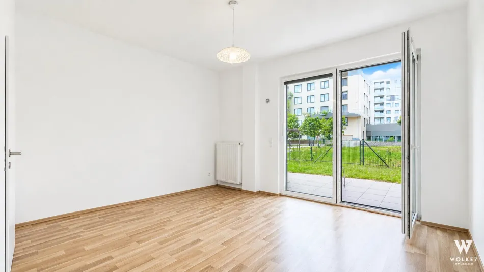 GARTENTRAUM IM SONNWENDVIERTEL: 2-Zimmer-Gartenwohnung mit ca. 43 m² Freifläche I barrierefrei I Baujahr 2019 I Westausrichtung - Bild