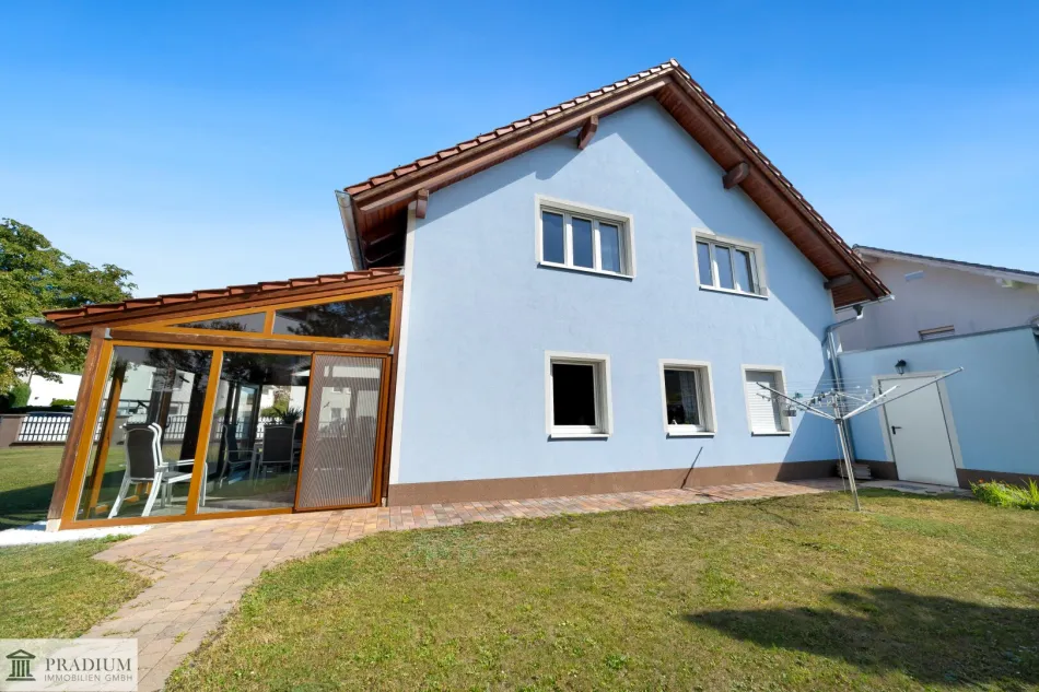 Koffer packen und einziehen: Familienhaus mit 176 m² und Wintergarten in ruhiger Sackgasse - Titelbild