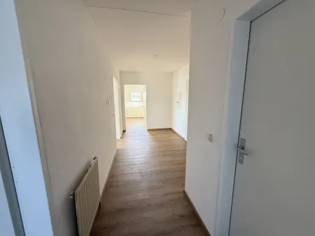 Renovierte 4-Zimmer-Wohnung inkl. Parkplatz
