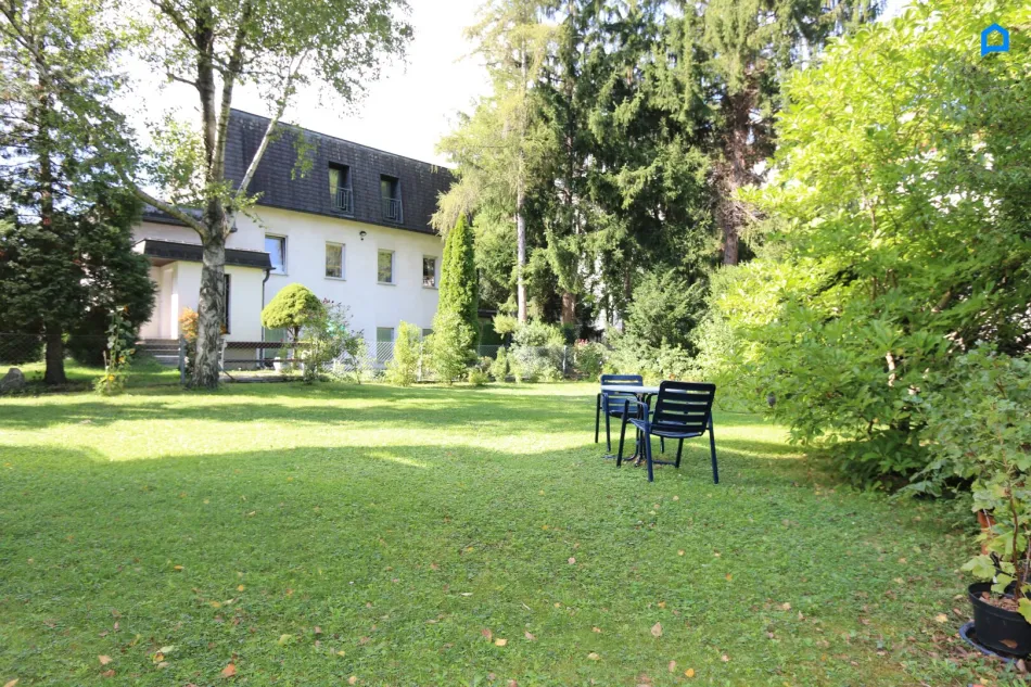 U-Bahn-Nähe, helles 1 Zimmer Apartment (1.OG) mit verglaster Loggia, schönes Bad, WC, Garagen-Stapelparkplatz optional anmietbar, Gartenbenützung - Bild