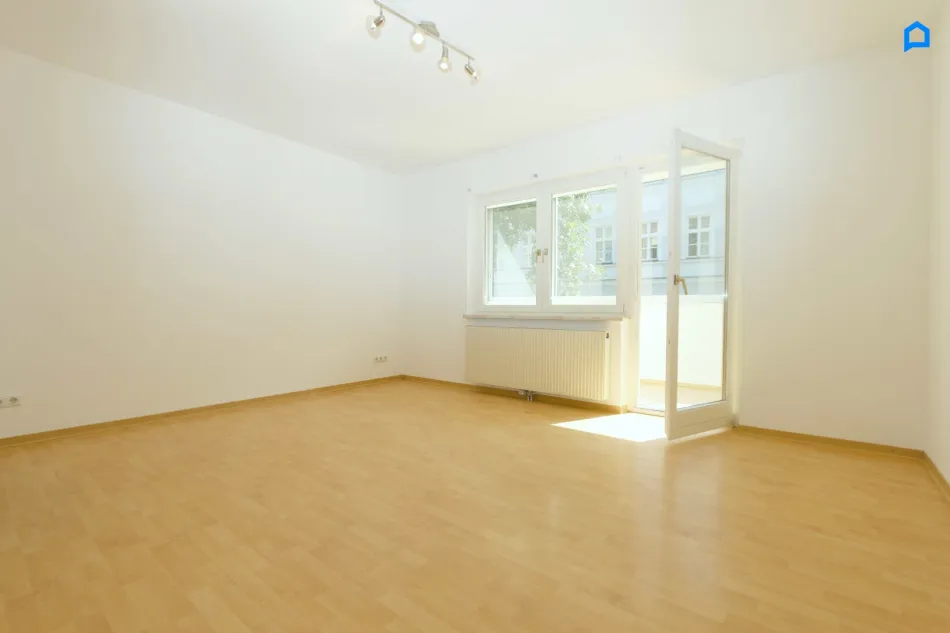 U-Bahn-Nähe, helles 1 Zimmer Apartment (1.OG) mit verglaster Loggia, schönes Bad, WC, Garagen-Stapelparkplatz optional anmietbar, Gartenbenützung - Titelbild