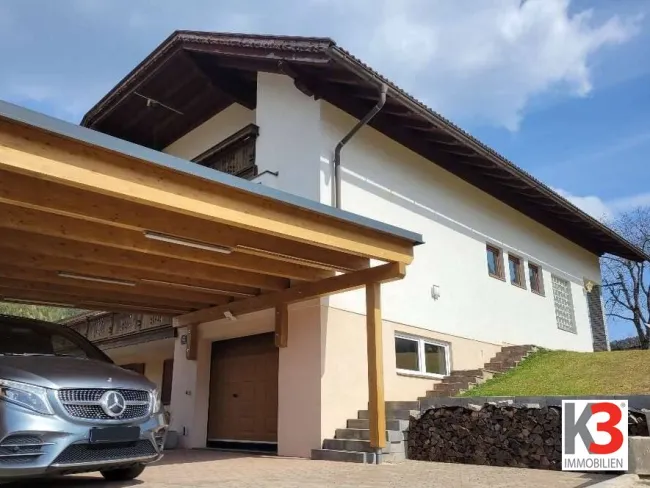 K3 - EINMALIG! TRAUMHAFTES WOHNHAUS MIT UNVERBAUBAREM ALPENPANORAMA. Familienoase in einmaliger Naturlage. Sonnig und nebelfrei. - Bild