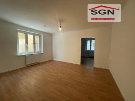 2-Zimmer sanierte Genossenschaftswohnung in Zentrum Hainburg - Bild