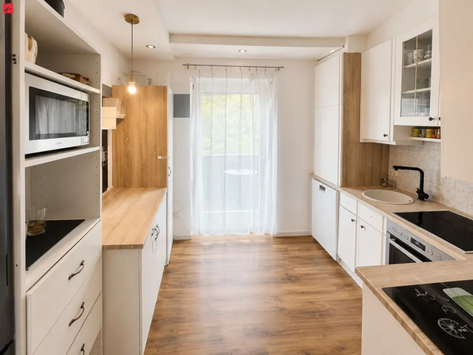 Klimatisiert mit zwei Loggien & Carport - Bild